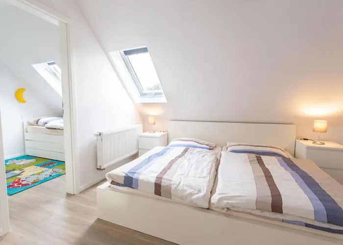 With 2 Bedrooms Semesterbostad